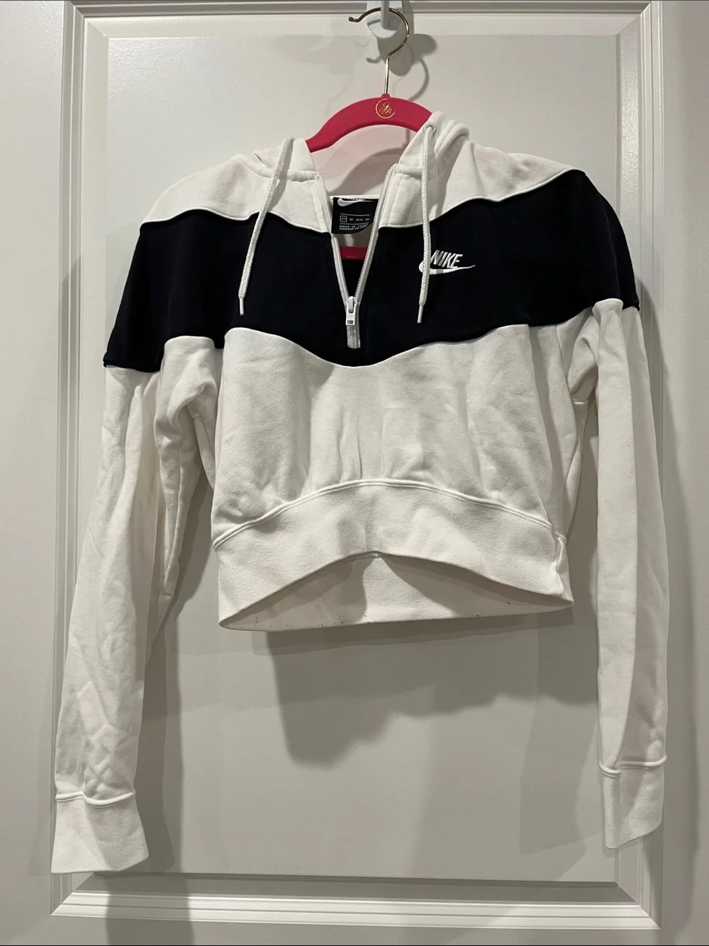 Nike Women’s White and Black Cropped Half-Zip Hoodie